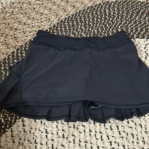 Women’s lululemon skirt/shorts
